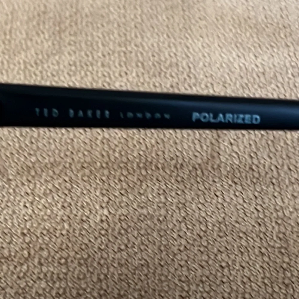 Ted Baker London polarized sun glasses - Picture 3 of 6